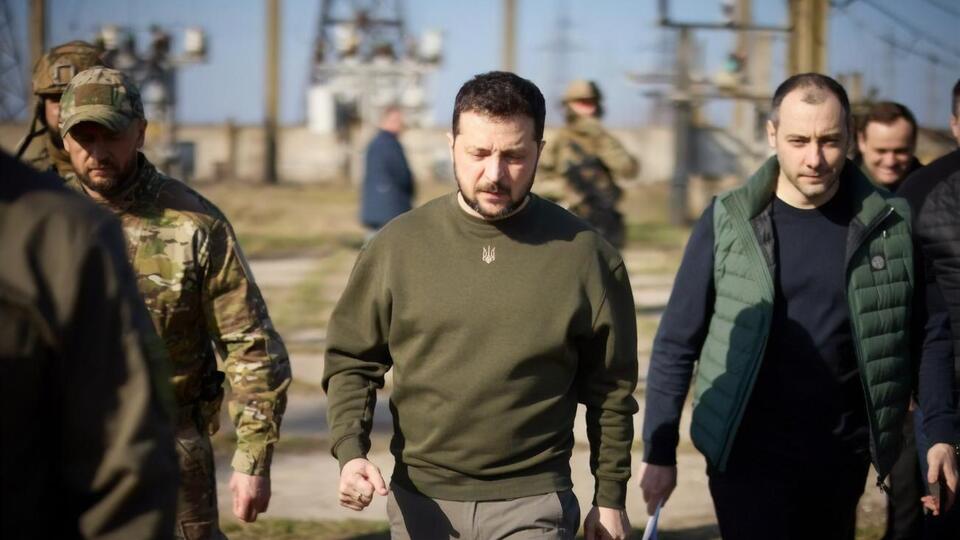 Зеленський оглянув один зі зруйнованих енергооб'єктів регіону