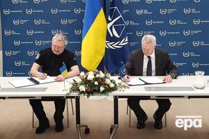 Костин и Льюис подписали соглашение в Гааге