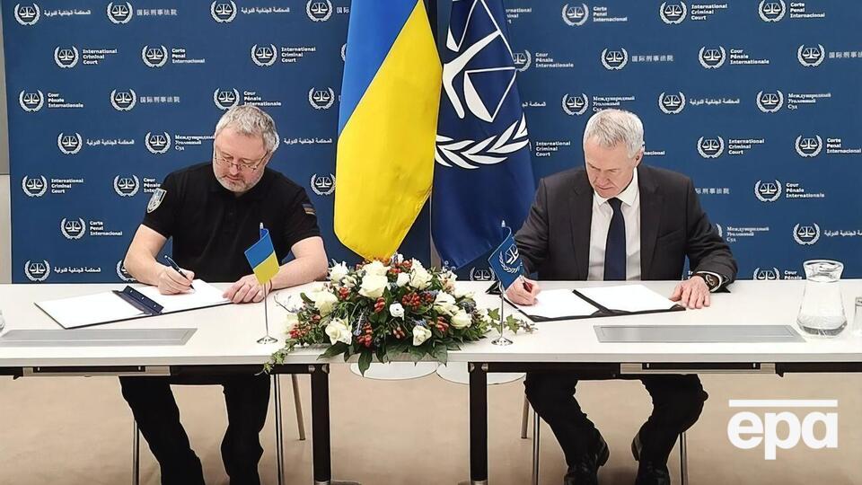Костин и Льюис подписали соглашение в Гааге
