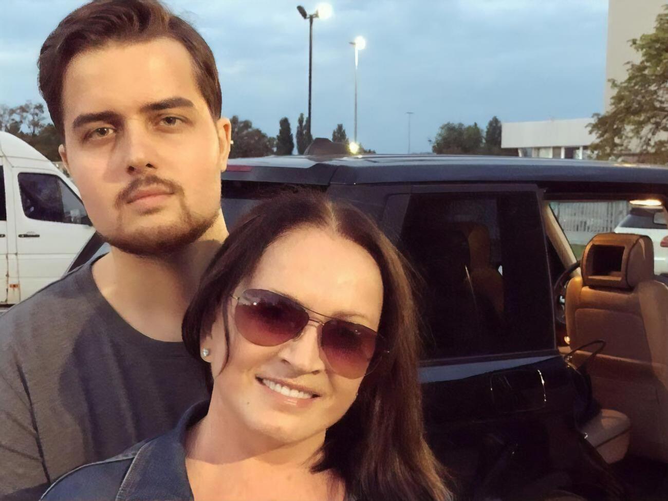 Ротару не коментувала від'їзд онука за кордон