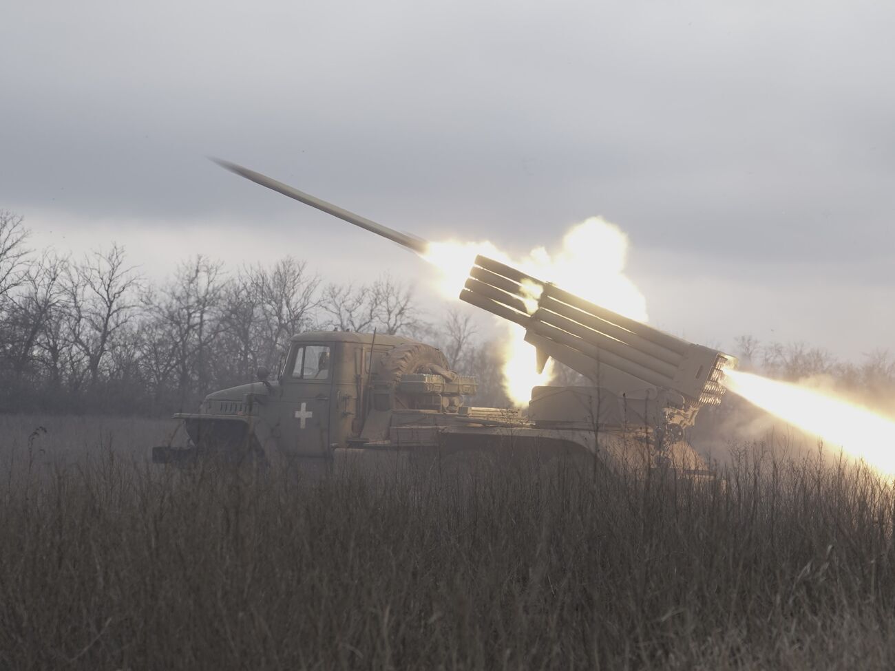 Украинские силы продолжают оборонять Бахмут от волн захватчиков