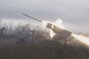 Українські сили й далі обороняють Бахмут від хвиль загарбників