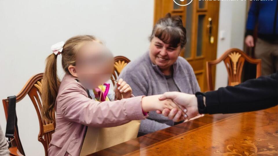 Лубинец сообщил, что о возвращении детей попросила находившаяся в плену женщина