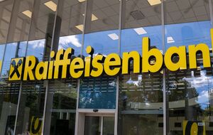 Raiffeisen Bank і далі працює в Росії