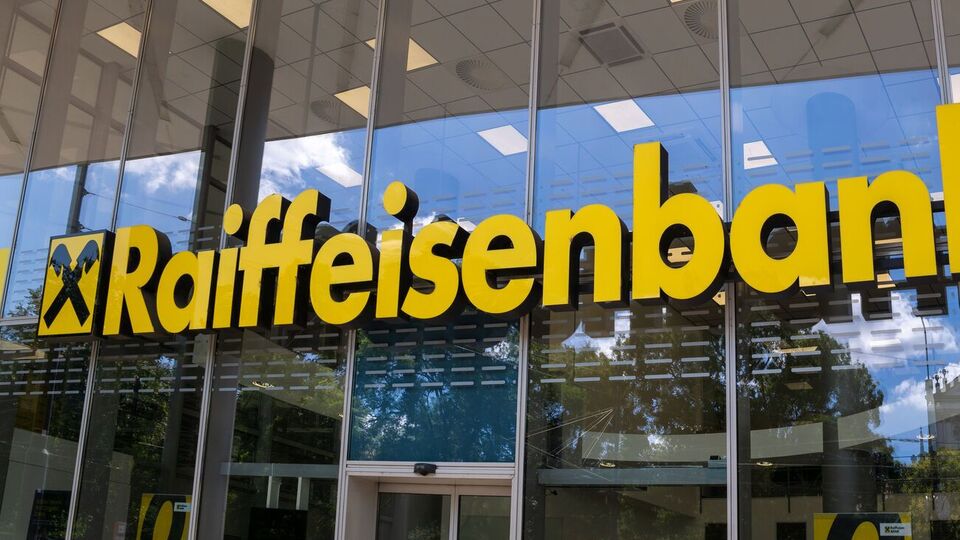 Raiffeisen Bank продолжает работать в России