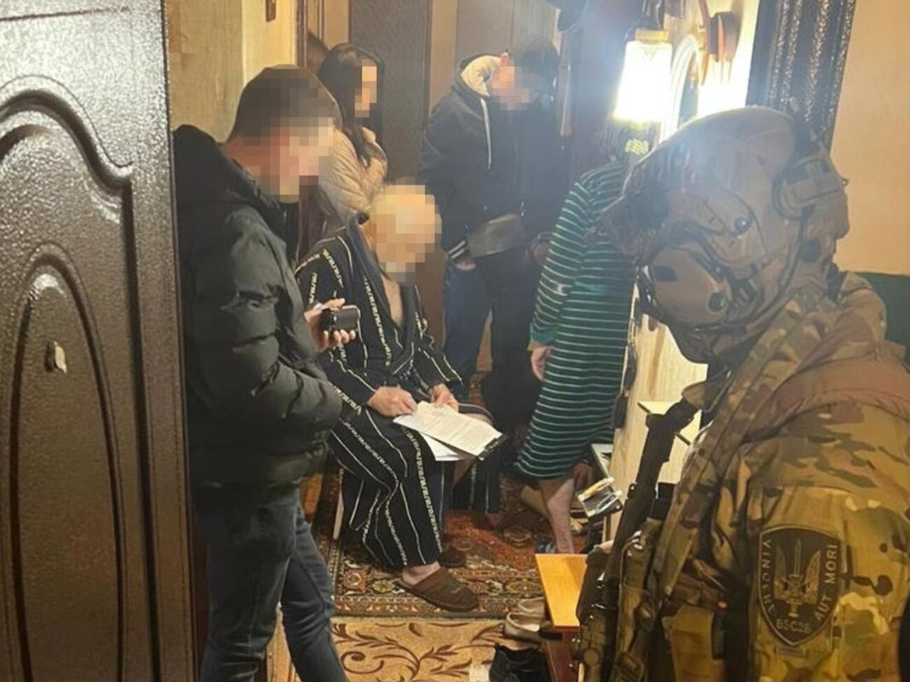 Затриманий – колишній заступник командира однієї з українських військових частин, який на початку 1990-х років пішов у відставку
