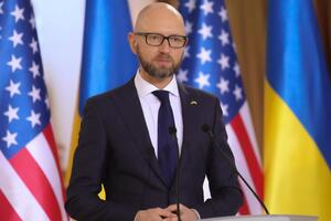 Яценюк: Повірте мені, там недурні люди сидять у Вашингтоні, вони це все вміють рахувати. Навіть ті, що пишуть тексти для республіканців