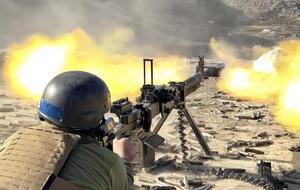 Украинские военные обороняют Бахмут, там идут интенсивные бои