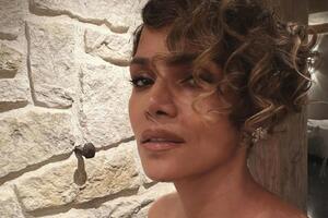 Берри родилась в 1966 году