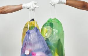 Шнурки для сміттєвих пакетів винайшли лише 1984 року