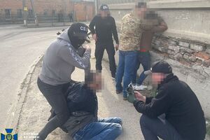 Задержанным сообщили о подозрении в госизмене, и суд отправил их под стражу