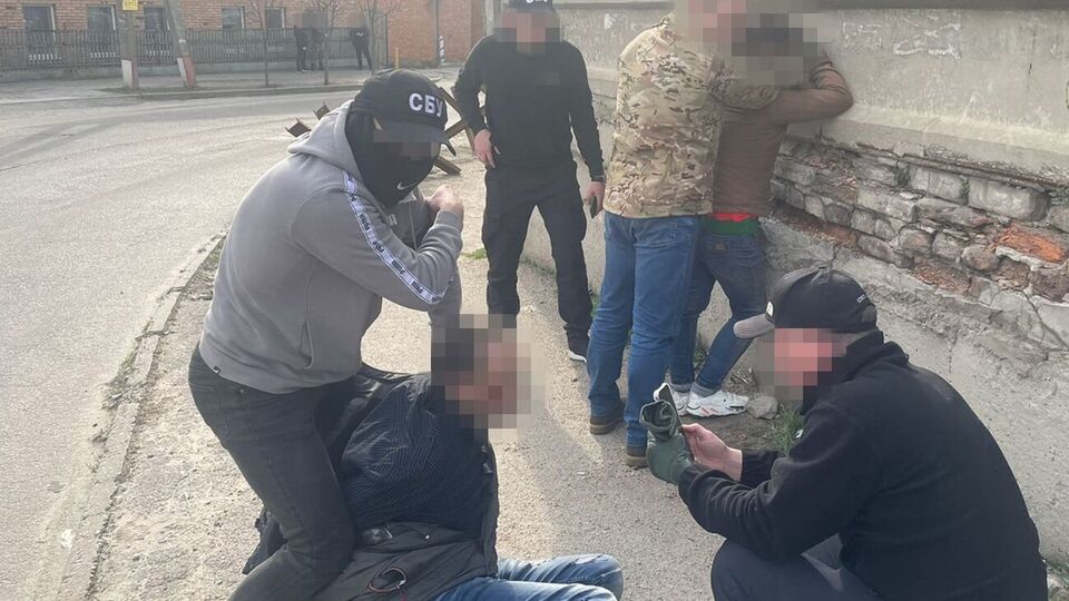 Задержанным сообщили о подозрении в госизмене, и суд отправил их под стражу