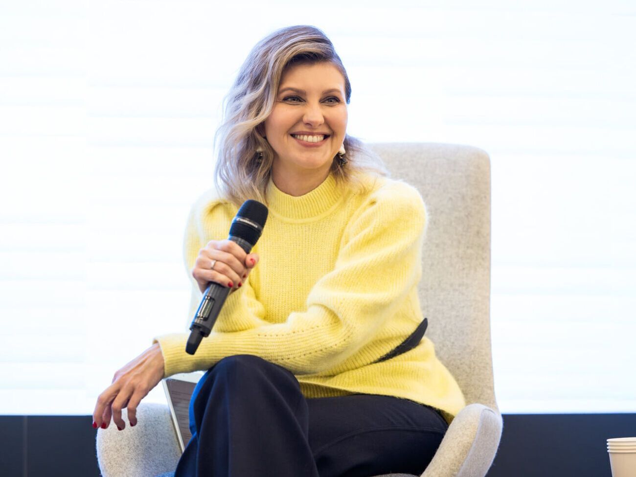 Зеленська зараз віддає перевагу нюдовому манікюру