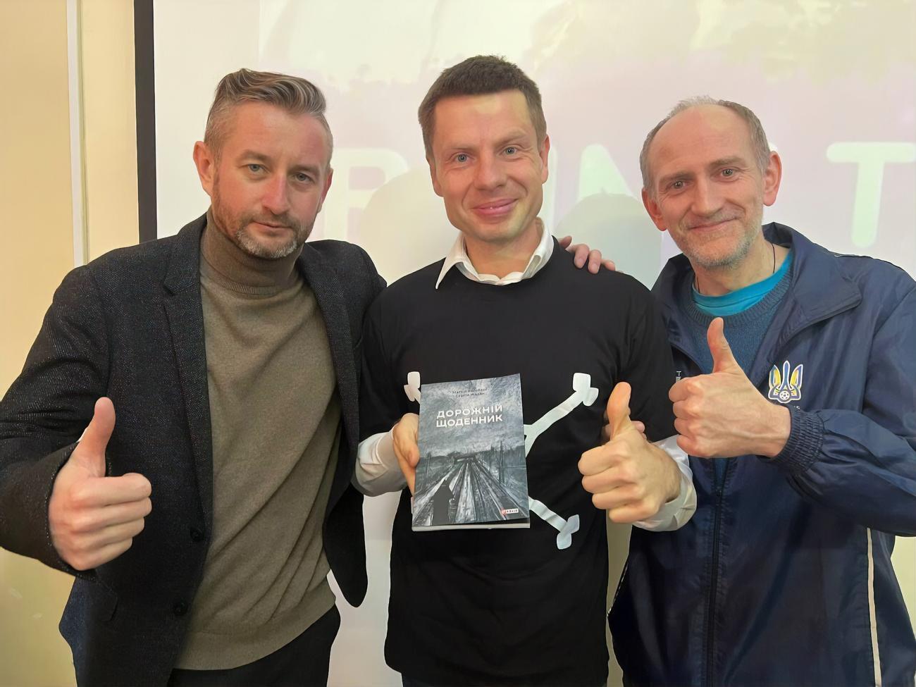 Основатель сети Алексей Гончаренко (посередине) отметил, что в центрах будут оказывать и психологическую поддержку