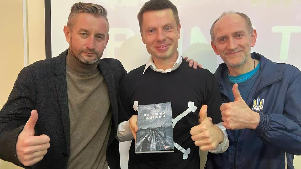 Основатель сети Алексей Гончаренко (посередине) отметил, что в центрах будут оказывать и психологическую поддержку