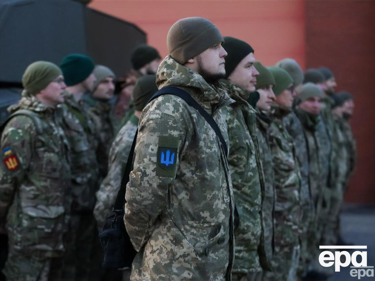 Проект дает право уволиться тем военным, кто служит с начала войны