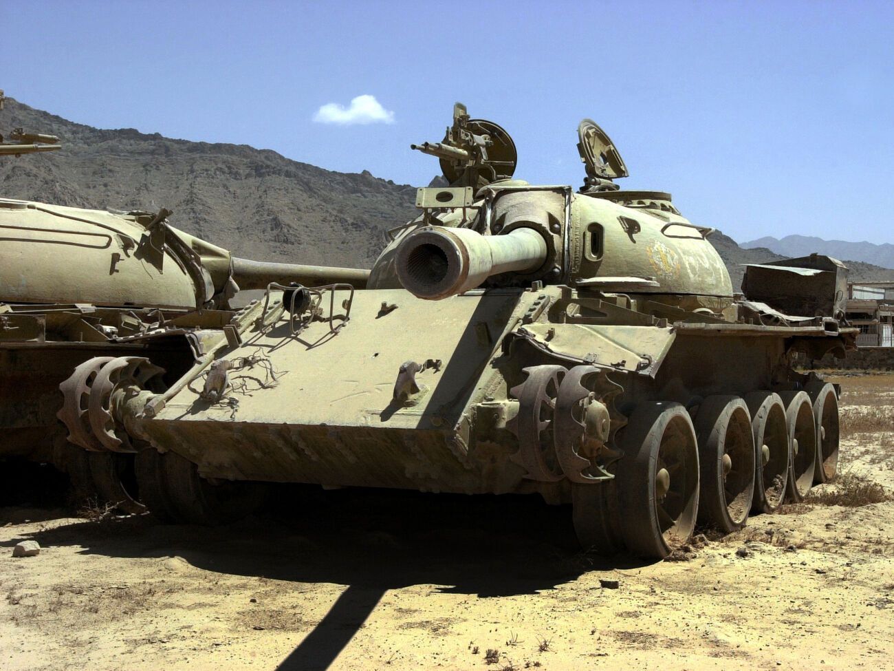 Старі Т-54 і Т-55 давно перетворилися на музейні експонати, але тепер РФ знімає їх зі зберігання і доправляє на війну в Україні