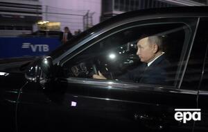 Путин (на фото) ездит на двух машинах Aurus, чтобы не было известно, в какой из них он сидит, отметил Белковский