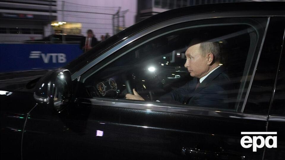 Путін (на фото) їздить двома машинами Aurus, щоб не було відомо, у якій із них він сидить, зазначив Бєлковський