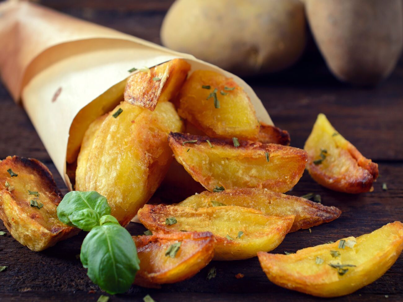 Клопотенко рекомендует подавать запеченный картофель с сырным соусом