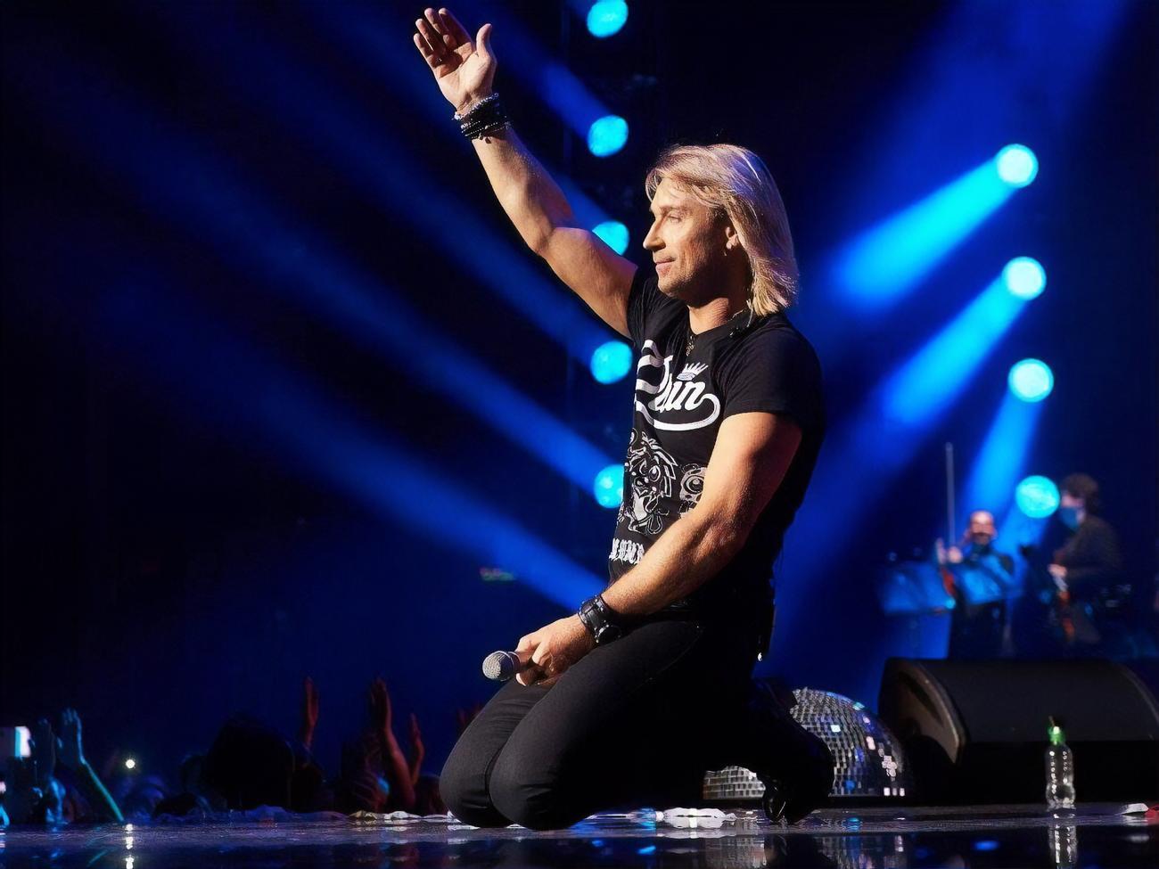 Адвокат Винника заявила, что певец находится в Германии на лечении