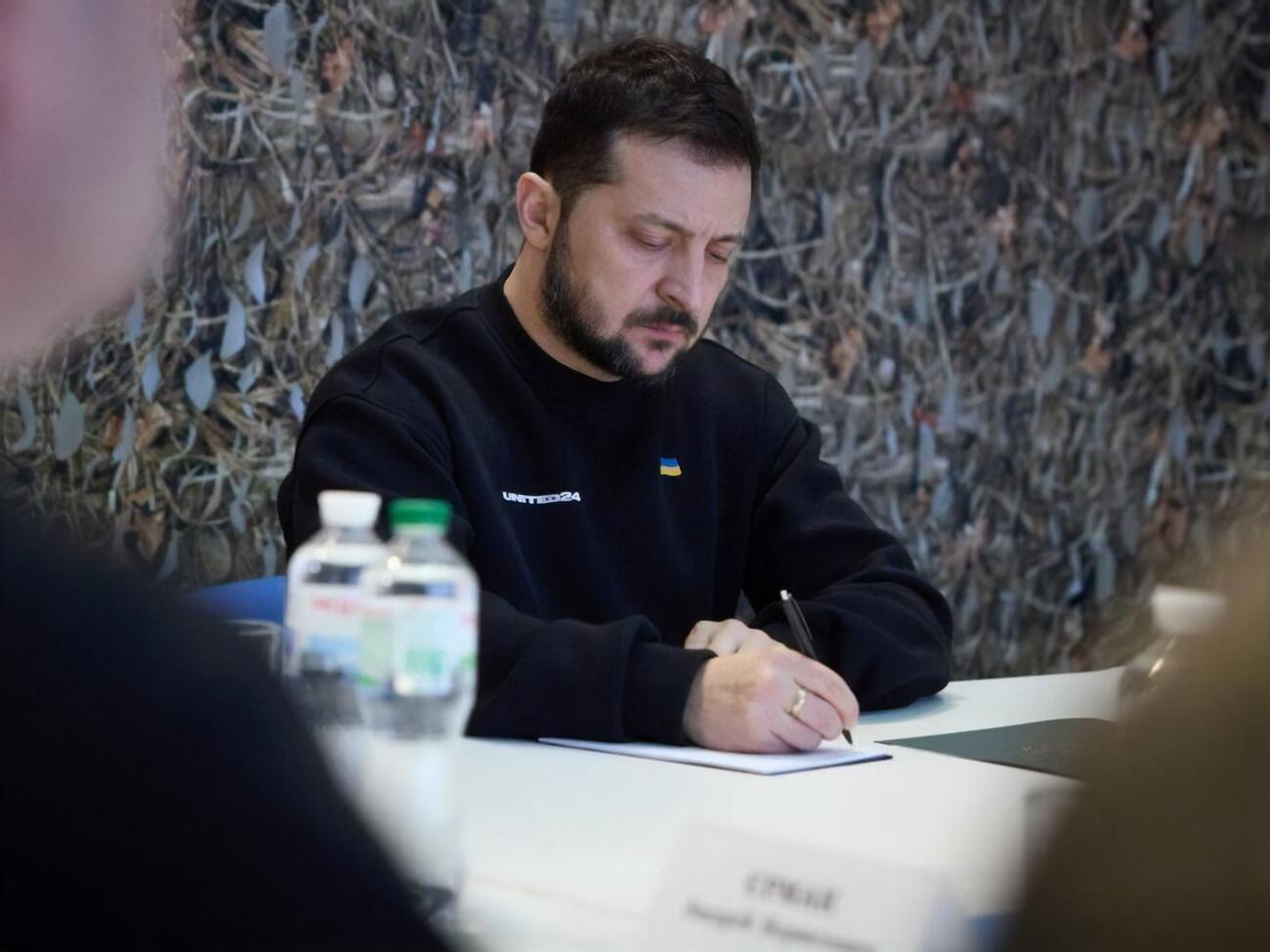 По словам Зеленского, ситуация на востоке Украины "нехорошая"