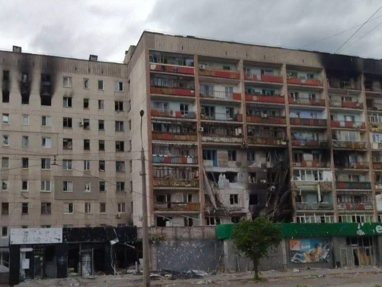 За даними місцевої влади, російські обстріли пошкодили інфраструктуру Сєвєродонецька більше ніж на 80%