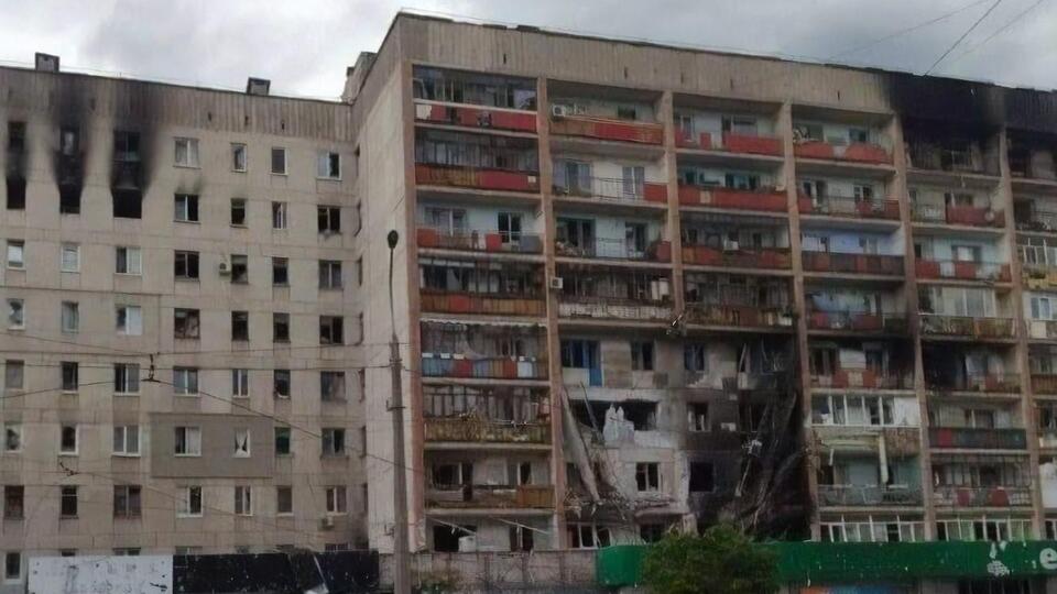 По данным местных властей, инфраструктура Северодонецка повреждена российскими обстрелами более чем на 80%