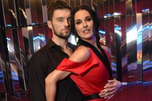 Ефросинина танцевала с Леоновым. Они покинули шоу после пятого эфира, а вскоре из проекта ушла и Марченко