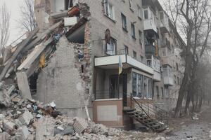 Снаряди окупантів пошкодили будівлю залізничного вокзалу, житлові будинки, прилетіли на територію заводу