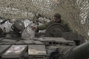 Українські захисники й далі відбивають десятки штурмів загарбників щодня