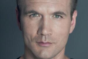 Сарансков, чье лицо СТБ использовал для замены, пока не комментировал скандал