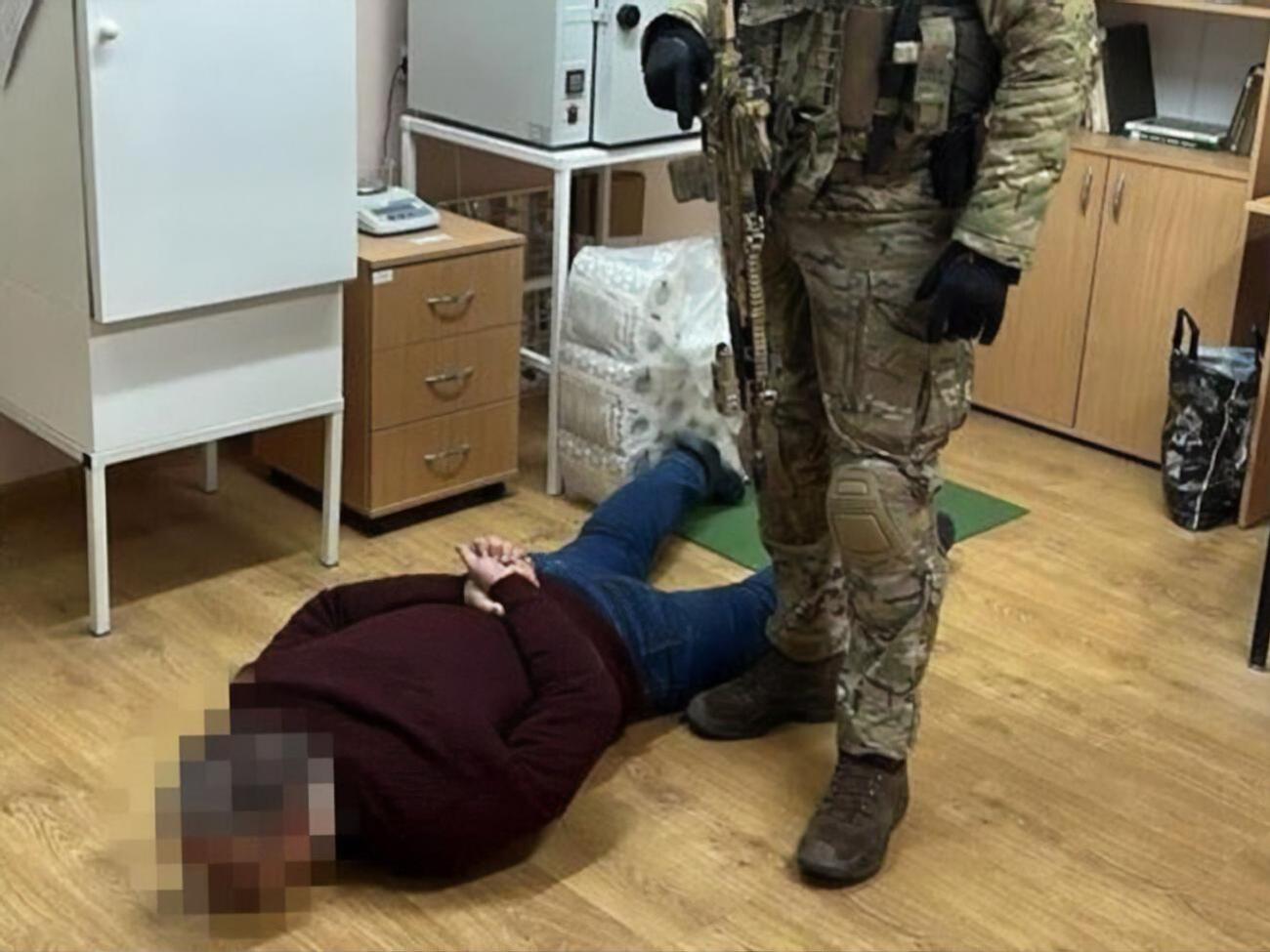 По данным СБУ, участники схемы требовали деньги с представителей компаний, которые экспортируют украинскую агропродукцию&nbsp;