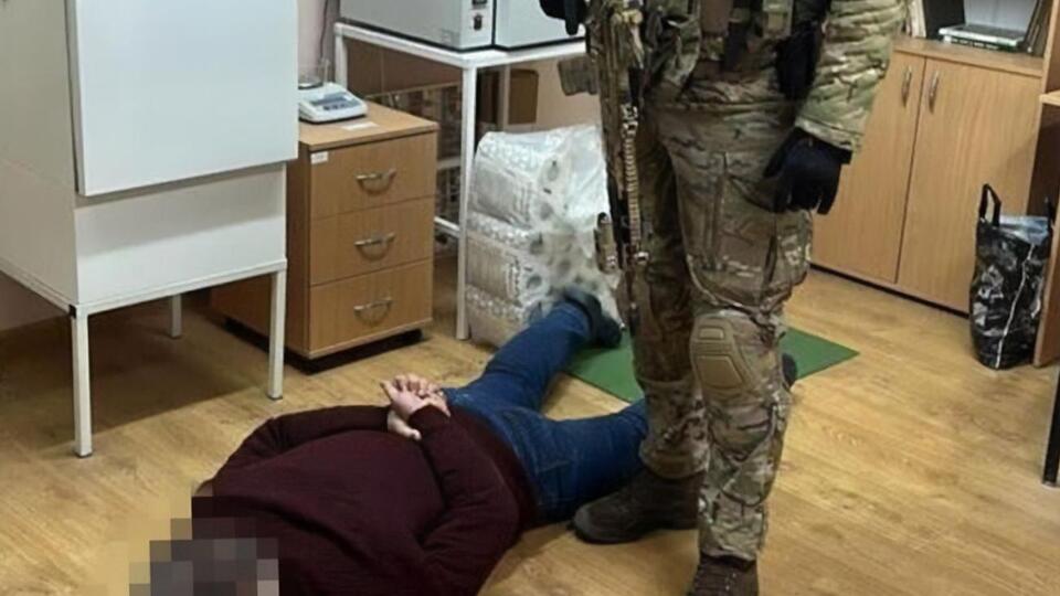 За даними СБУ, учасники схеми вимагали гроші з представників компаній, які експортують українську агропродукцію