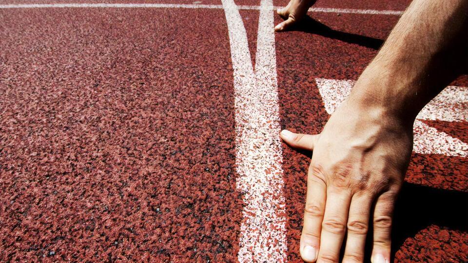 Каждый год планируется присуждать выдающимся спортсменам не более 100 таких стипендий