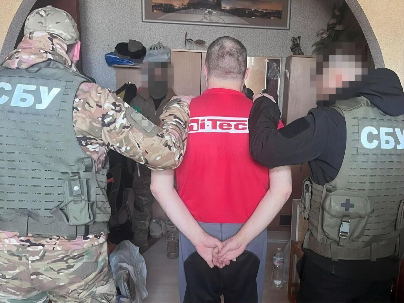В домах подозреваемых была обнаружена российская символика и прокремлевская литература