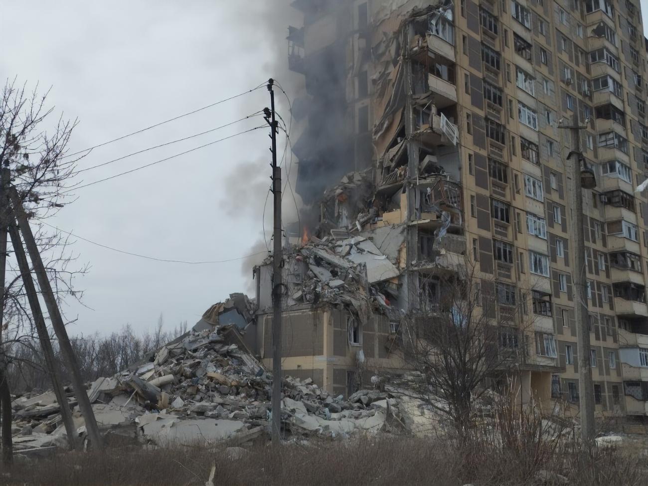Авдеевка все больше становится похожей на "местность из постапокалиптических фильмов", отмечает глава ГВА