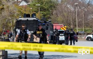 Поліція стверджує, що розпочала перестрілку на другому поверсі школи