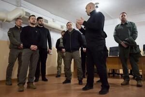 Зеленський побував у Нікопольському районі, який окупанти обстрілюють практично щодня