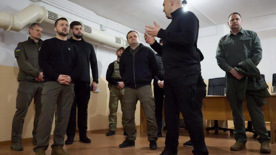 Зеленский побывал в Никопольском районе, который оккупанты обстреливают практически ежедневно