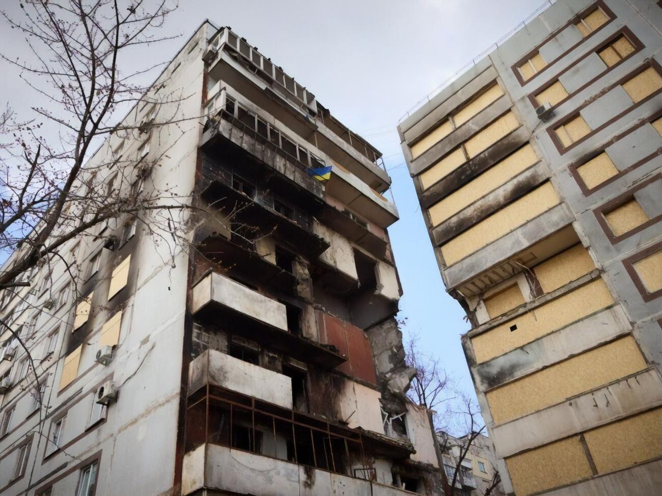 Зеленський оглянув пошкоджені внаслідок російського ракетного удару будинки в Запоріжжі
