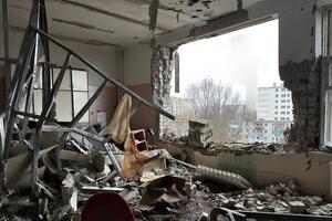 В обстрелянной оккупантами больнице повреждена система отопления, в окнах почти не осталось стекол