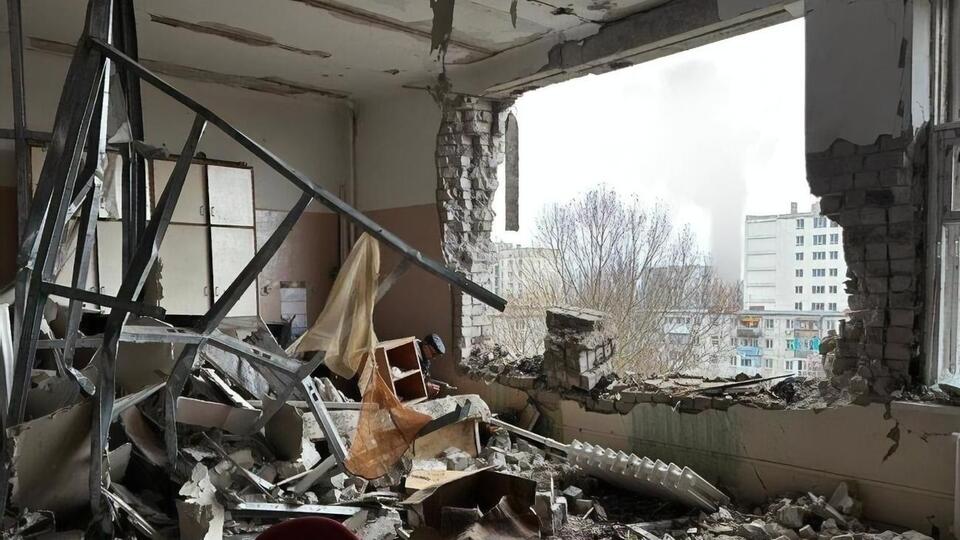 В обстрелянной оккупантами больнице повреждена система отопления, в окнах почти не осталось стекол