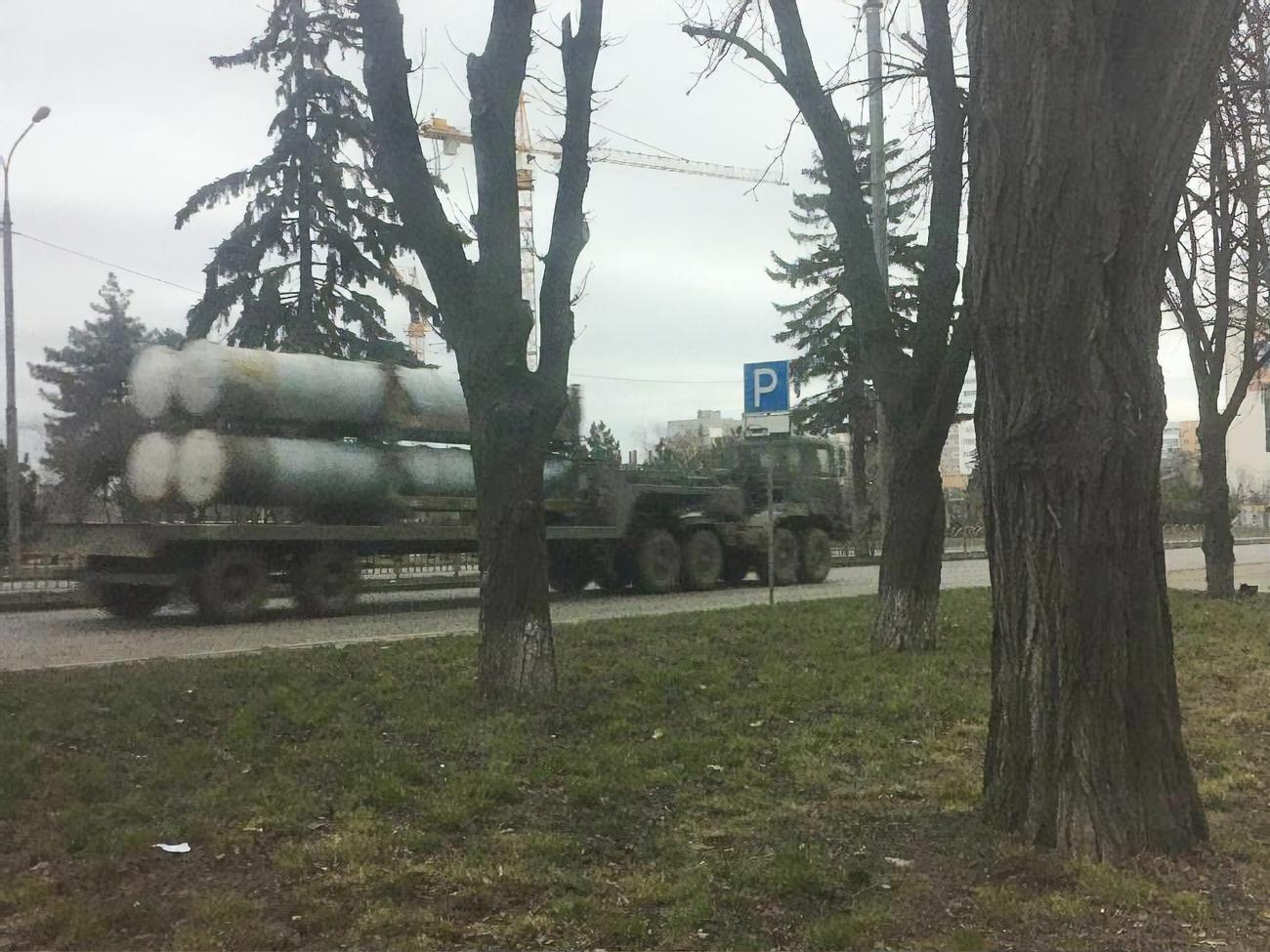 Російські війська шукають у Маріуполі безпечні позиції для своїх систем ППО