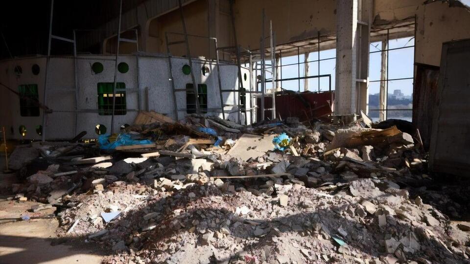 Зеленський продемонстрував руйнування машинного залу ДніпроГЕС після ракетного удару окупантів