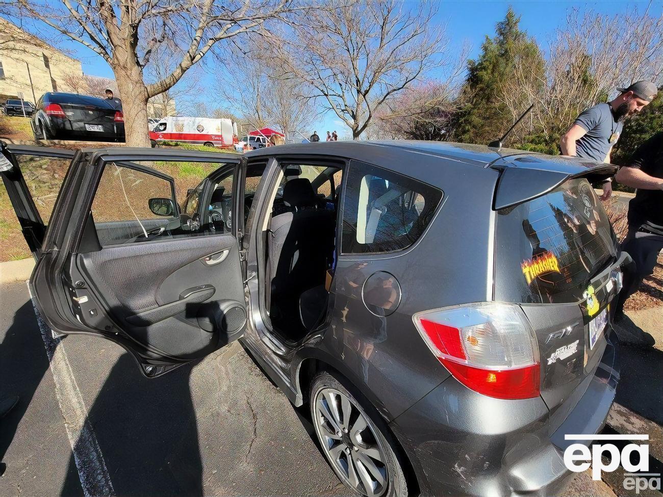 По данным полиции, стрелок прибыл к школе на своей машине