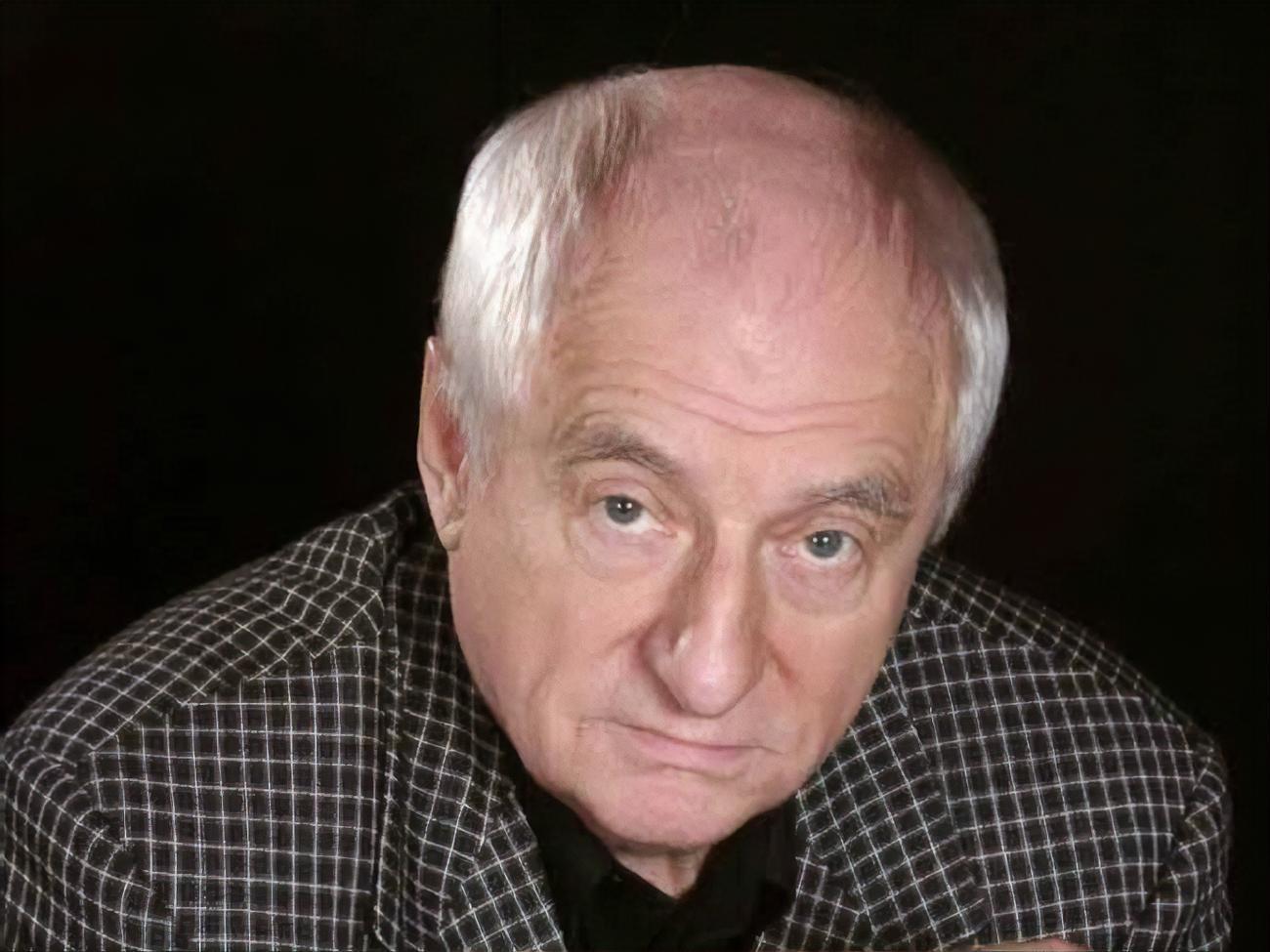 В 2014 году Захаров подписал коллективное обращение деятелей культуры РФ в поддержку Путина и вторжения РФ в Украину