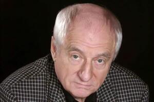 В 2014 году Захаров подписал коллективное обращение деятелей культуры РФ в поддержку Путина и вторжения РФ в Украину