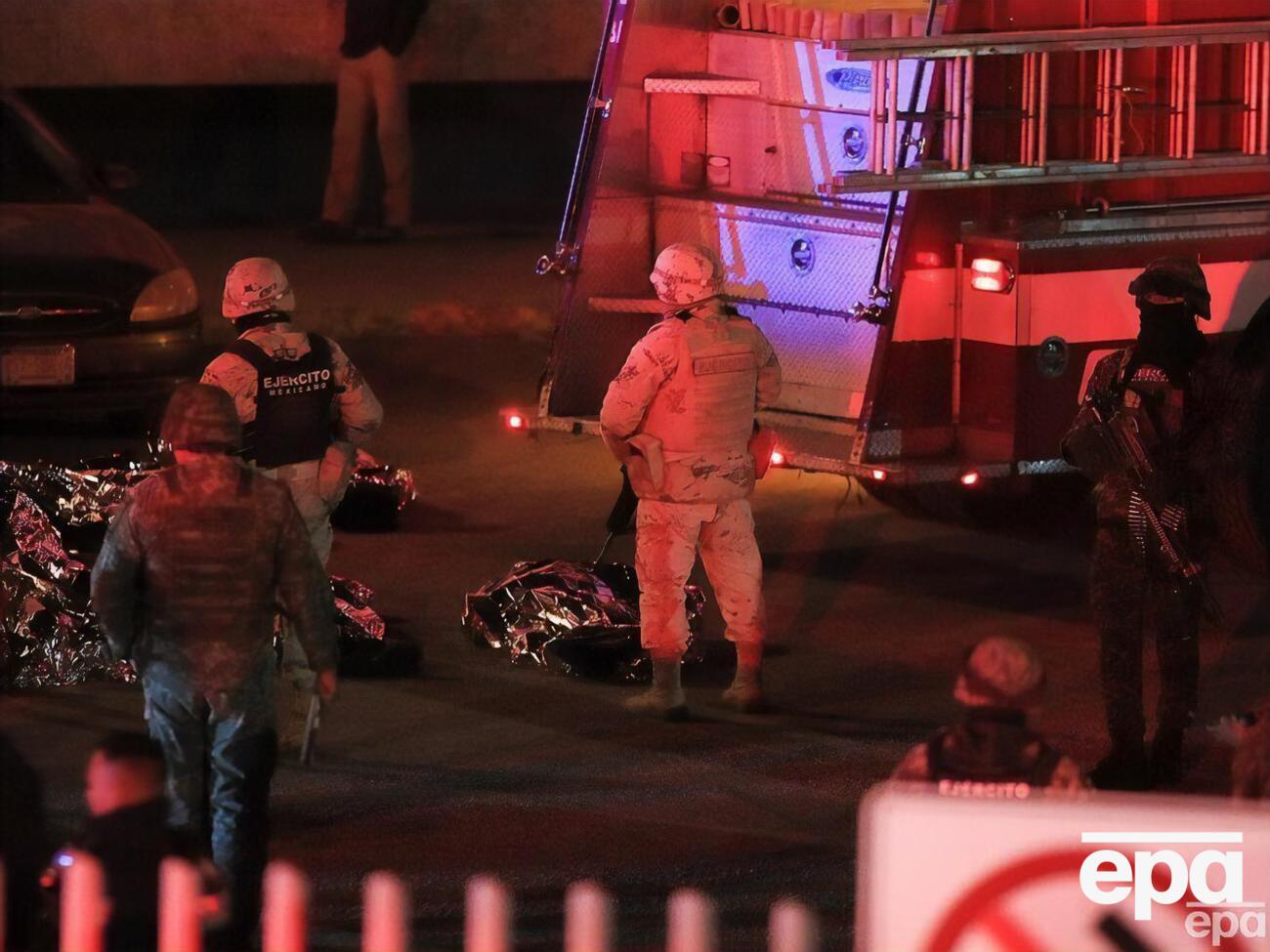 Мигранты подожгли матрасы в знак протеста против депортации