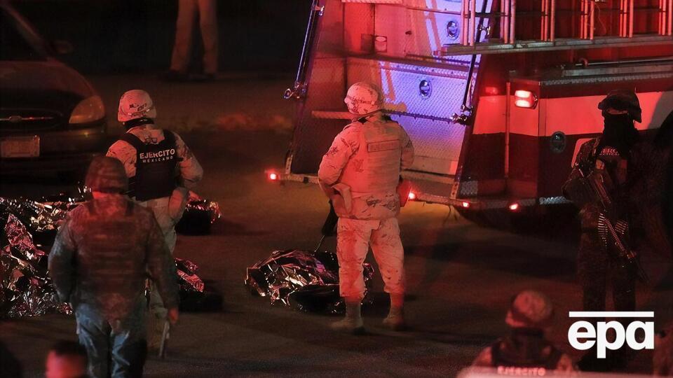 Мигранты подожгли матрасы в знак протеста против депортации